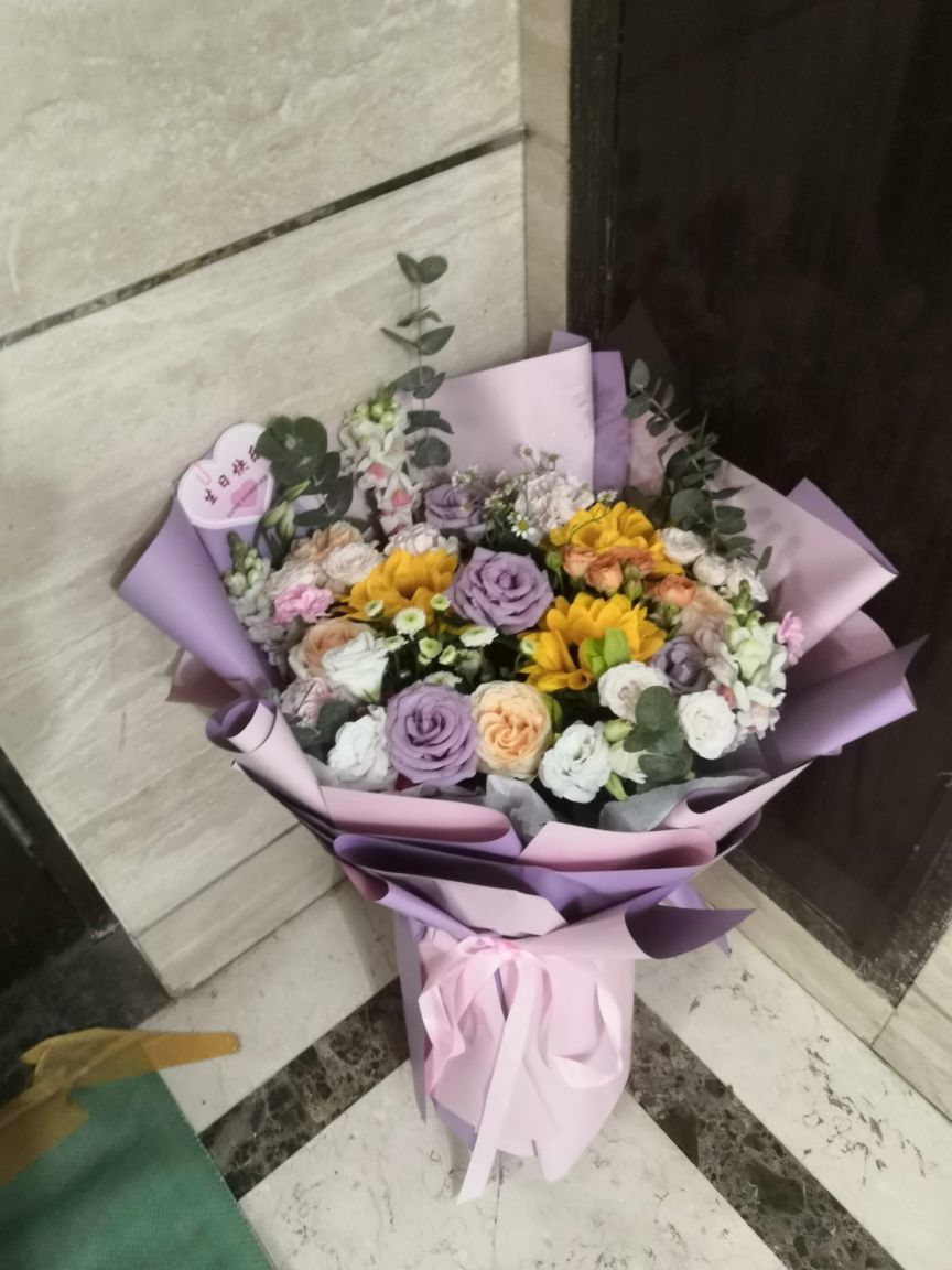 抱著九妹就跑的主播照片