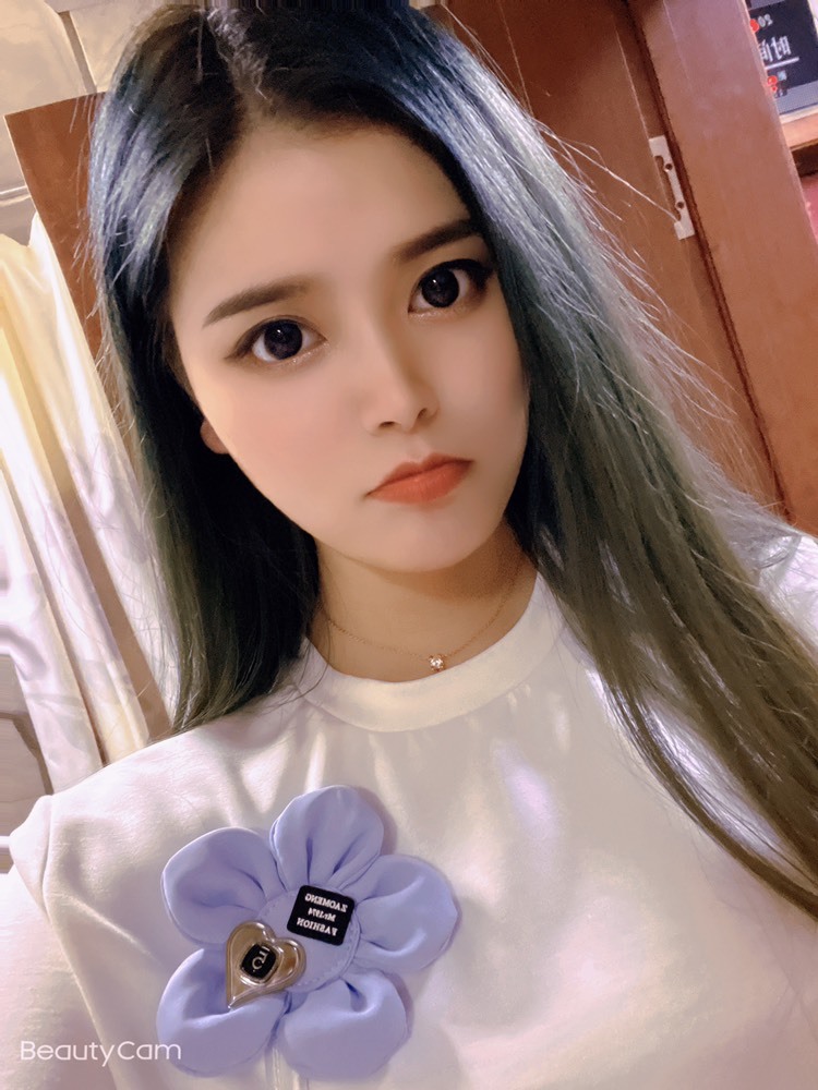 北家希希休息中的主播照片