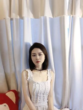 奕露西$唱歌主播照片