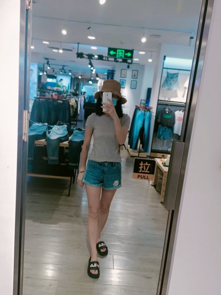 呦呦果好运连连八月休主播照片