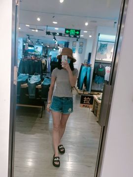 呦呦果好运连连八月休主播照片