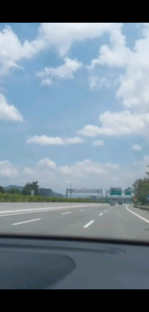 蓝蓝的天，白白的云，