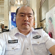 成熟稳重的男孩