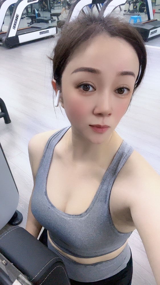 洋妞♬休的图片