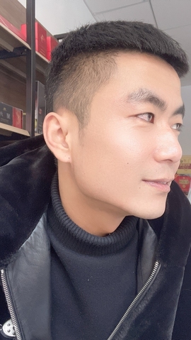 小伙很帅/主播照片