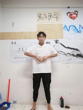 写歌的毛毛虫的图片