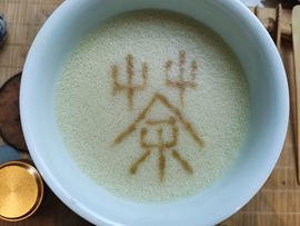 茶茶正在直播主播照片