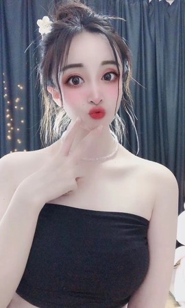 小玲宝🧸安静唱歌主播照片