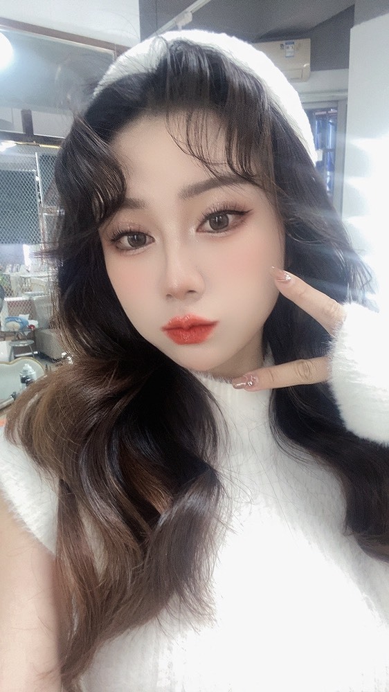 模特s腰钱多多休的图片