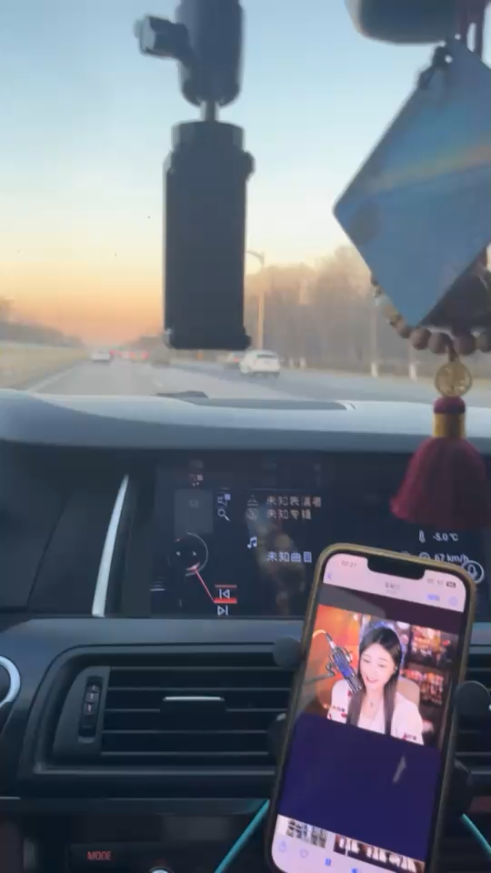 小风车大狮子，/狂笑