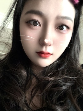 悲伤的七七的图片