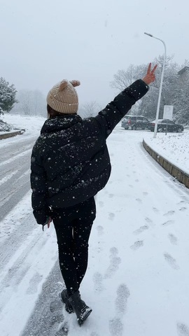 雪児驾到停播主播照片