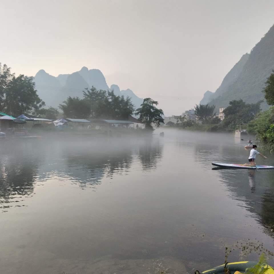 空白（四月)海报