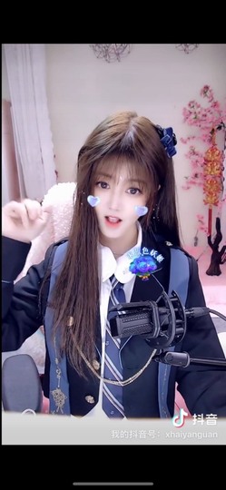 小鱼儿小白鲨主播照片