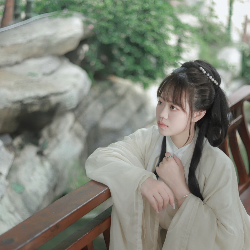 百变夏夏的主播海报