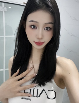 安玥暂休主播照片