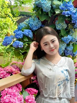 念念不忘🌈休主播照片