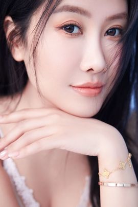嘉瀚苏静好休息的图片