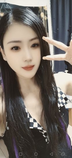 全平台最惨的玫瑰主播照片