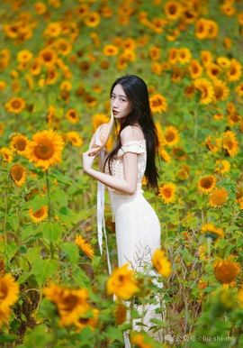 浪摆的女人主播照片
