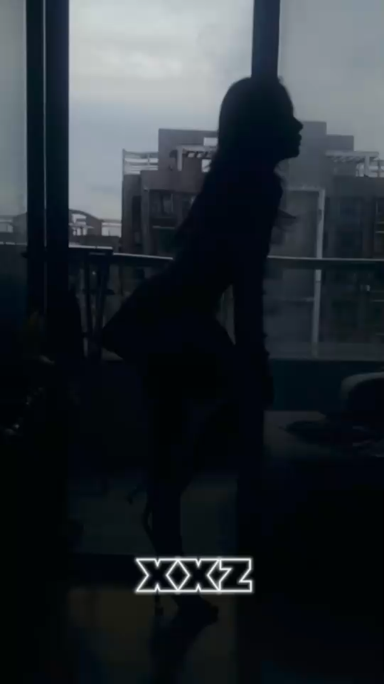 逆光下，我的影子都变