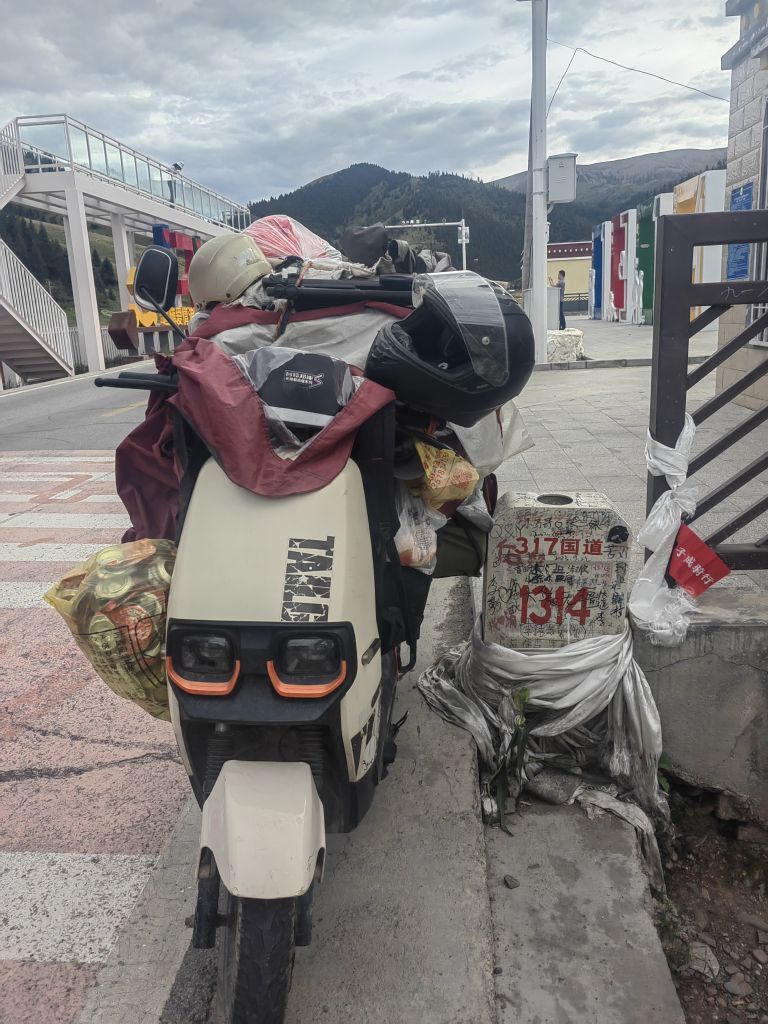 四眼看世界（骑行）的图片