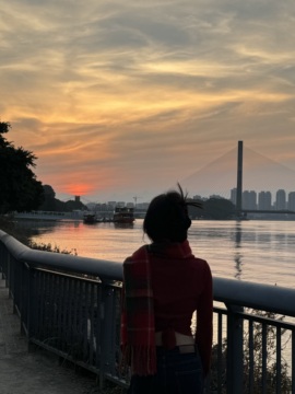 莫妮卡🎤在唱歌的图片