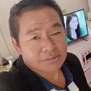 来自首尔的金斑喙凤蝶