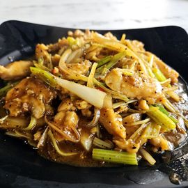 扯一下皮皮主播照片