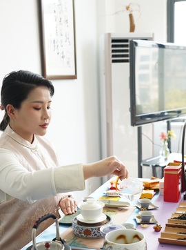 茶茶大吉大利主播照片