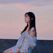 如花在野，温柔热烈。