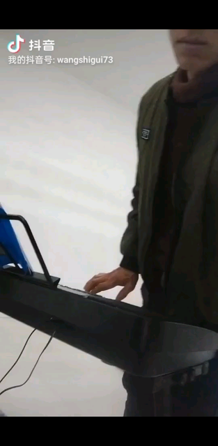 大家好，我来贵州才艺表演电子琴