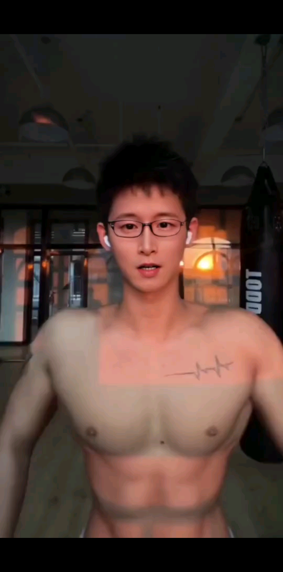 肌肉男