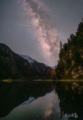 收割机检修维护中主播照片