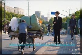 收割机检修维护中主播照片