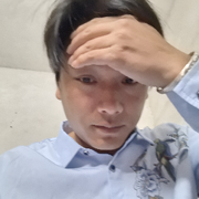 嘴对嘴的拥抱海报