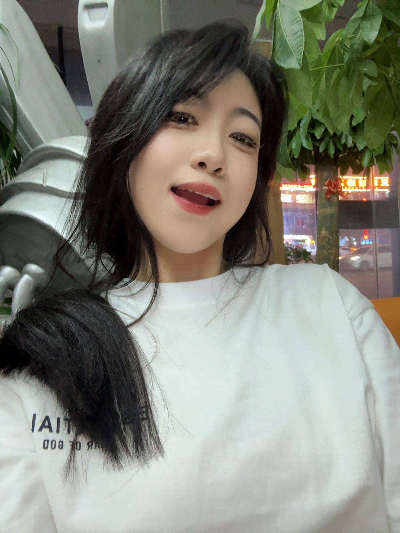 不看刘至的图片
