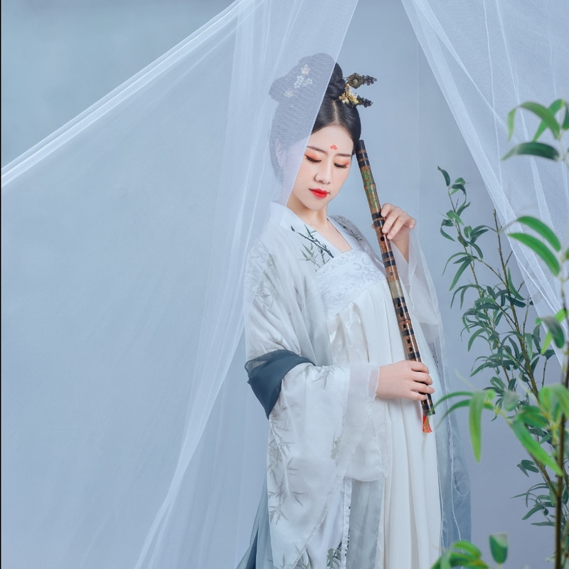 果果【唱歌🎤的人】的主播海报