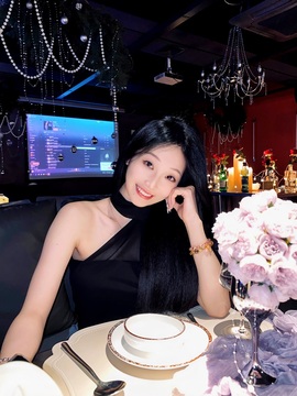 小缇娜主播照片