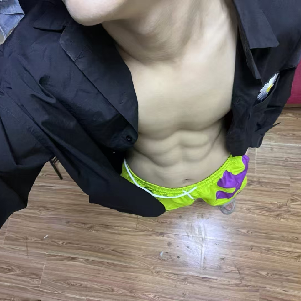 自信而犯苦请勿打扰海报
