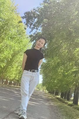 99。唱歌滴主播照片