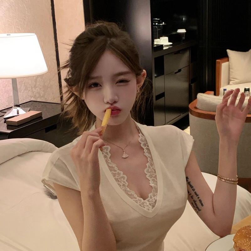 新人钟意妮在跳舞