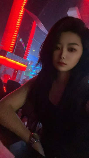小氿y海报