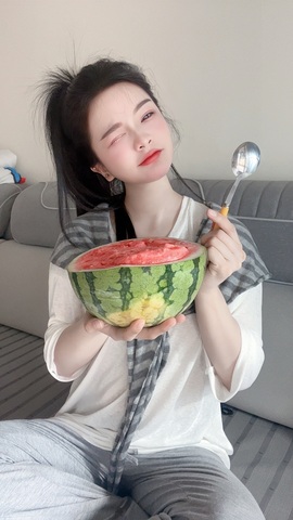 阿九认真唱歌🎤主播照片