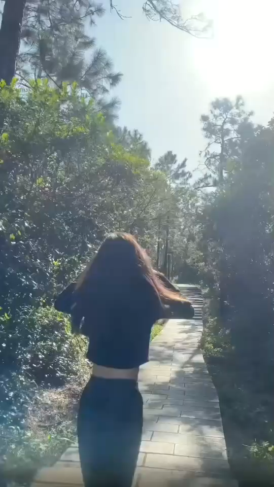 阳光明媚