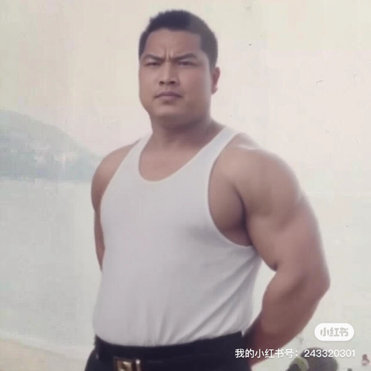 荣哥识玉海报