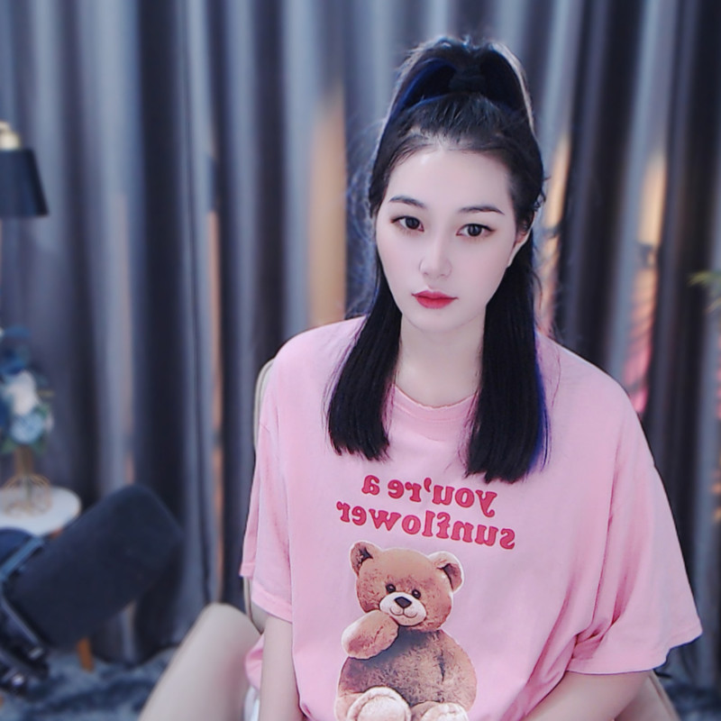 萌新美美海报