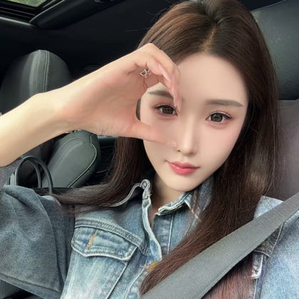 无人与你共白头海报