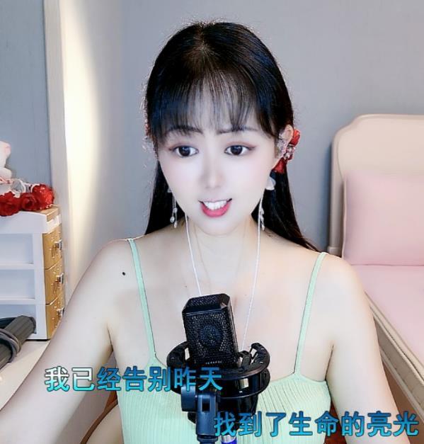 莲心唱歌给你听的图片
