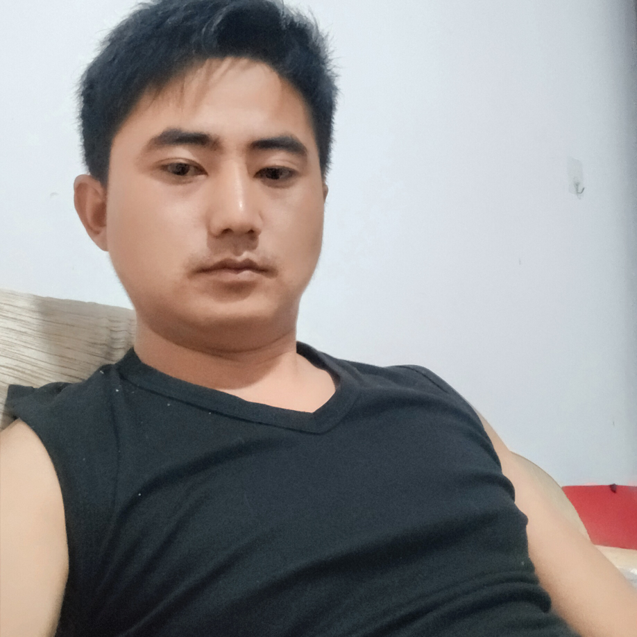 邱昱玮海报